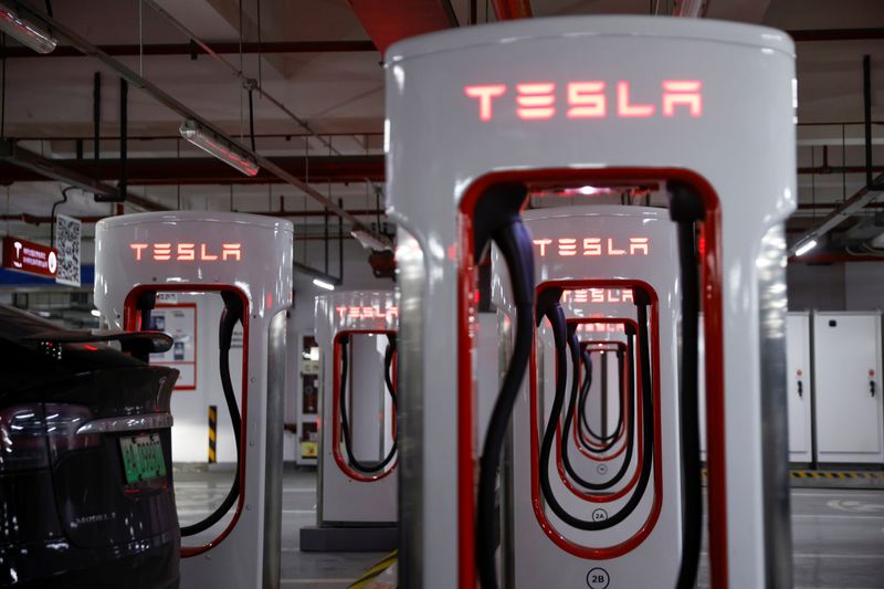 Tesla eleva preço-alvo após acordo com GM para criar um ecossistema de recarga nos EUA