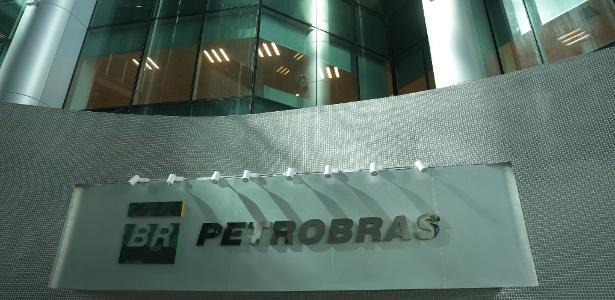 Petrobras vai distribuir R$ 15 bilhões a acionistas após lucro operacional