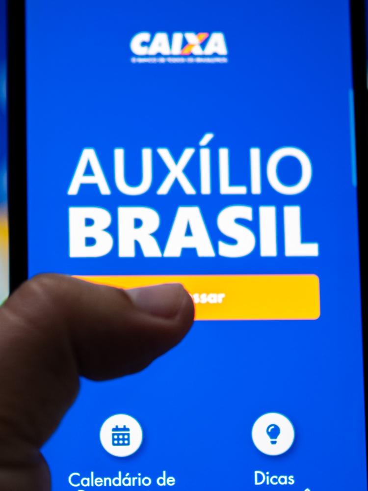 Veja se pode receber os R$ 15 mil do Auxílio-Brasil por vazamento de dados